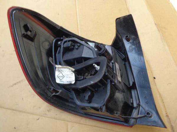 FEU ARRIERE DROIT DACIA - Vue 2